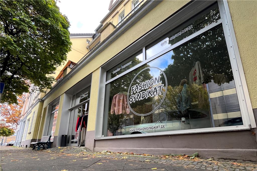XXL-Männergeschäft an der Massener Straße verkauft jetzt Frauenmode "Fashion Sydikat" steht auf dem Ladenlokal an der Massener Straße in Unna.