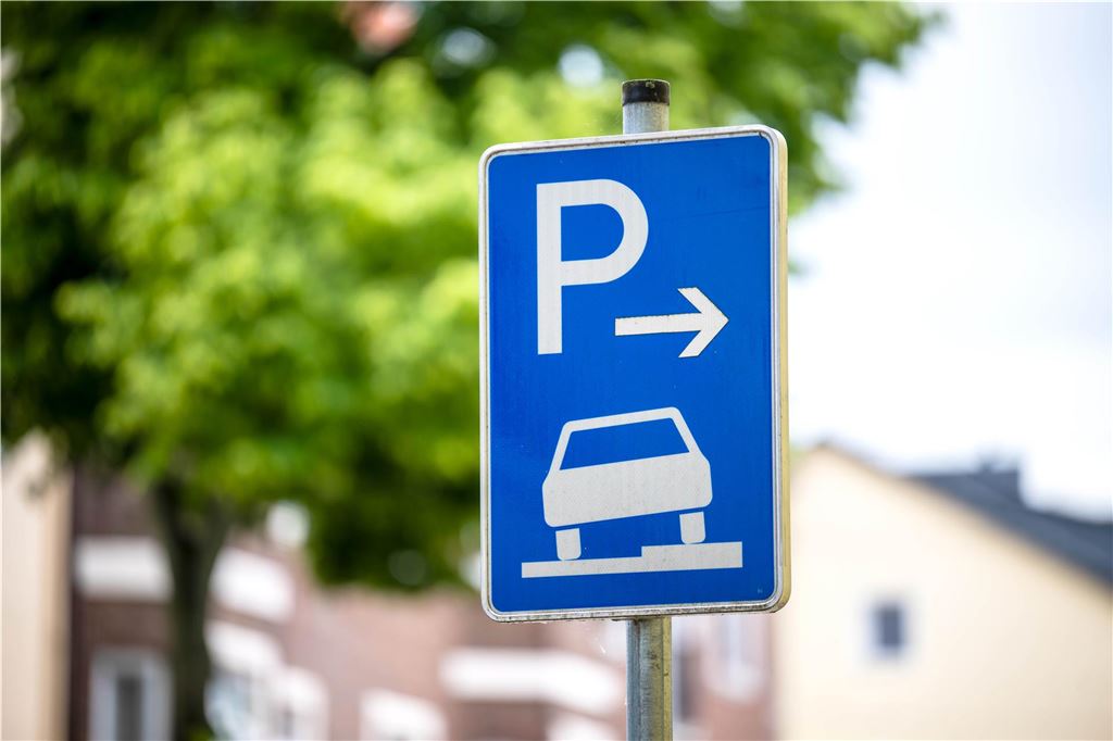 Falschparker vor Schule: Stadtauto gibt schlechtes Vorbild ab Das Gehwegparken ist grundsätzlich verboten, außer es ist anders ausgeschildert.