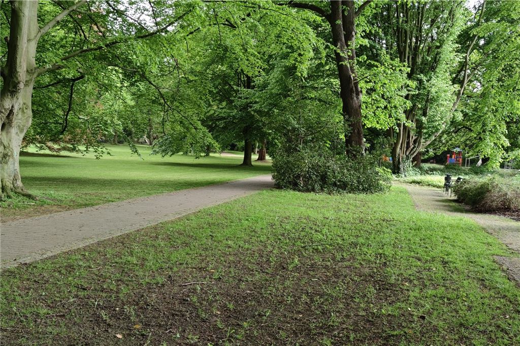 „Desinteresse an Bürgern“: Stadt lehnt Open-Air-Konzept im Kurpark ab Das Gelände im Kurpark bietet sich für Kulturveranstaltungen an.