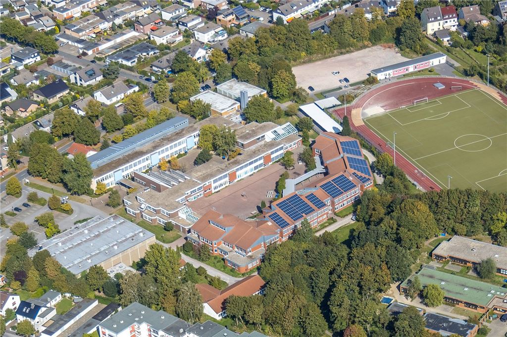 Finanzpolster schmilzt: „Wir müssen an unser Sparbuch ran“ Das Holzwickeder Clara-Schumann-Gymnasium soll ausgebaut werden. Für den Anbau wird die Gemeinde in den nächsten Jahren einen Millionenbetrag einkalkulieren müssen.