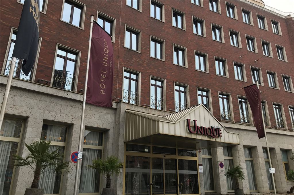 Hotels profitieren vom Weihnachtsmarkt: „Geschäft war sehr, sehr gut“ Das Hotel Unique an der Ecke Hoher Wall/Rheinische Straße.