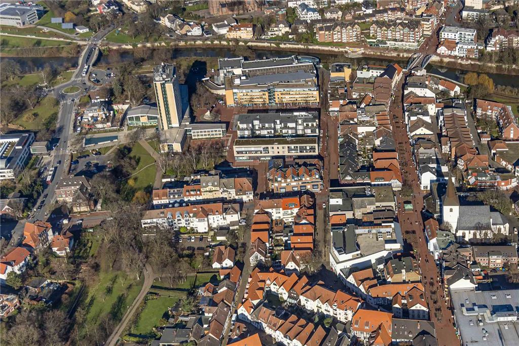 Zu früh gefreut; Lünen rutscht doch 2025 in Haushaltssicherung Das Lüner Rathaus hebt sich aus den Häusern der Innenstadt weit hinaus. In der Kämmerei wird gerade mit Hochdruck an einem Haushaltssicherungskonzept gearbeitet - nicht freiwillig.