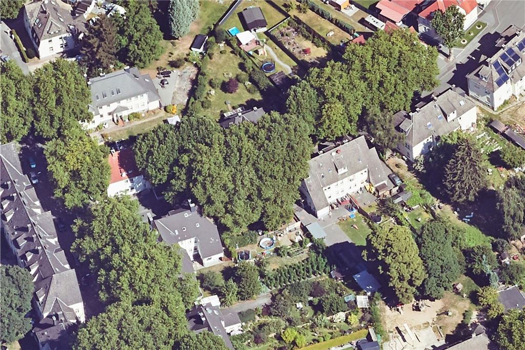 Bauträger fällen ohne Genehmigung alte Platanen in der Hansemannsiedlung Luftbild von der Einmündung Marschallstraße/Wodanstraße in Dortmund-Nette.