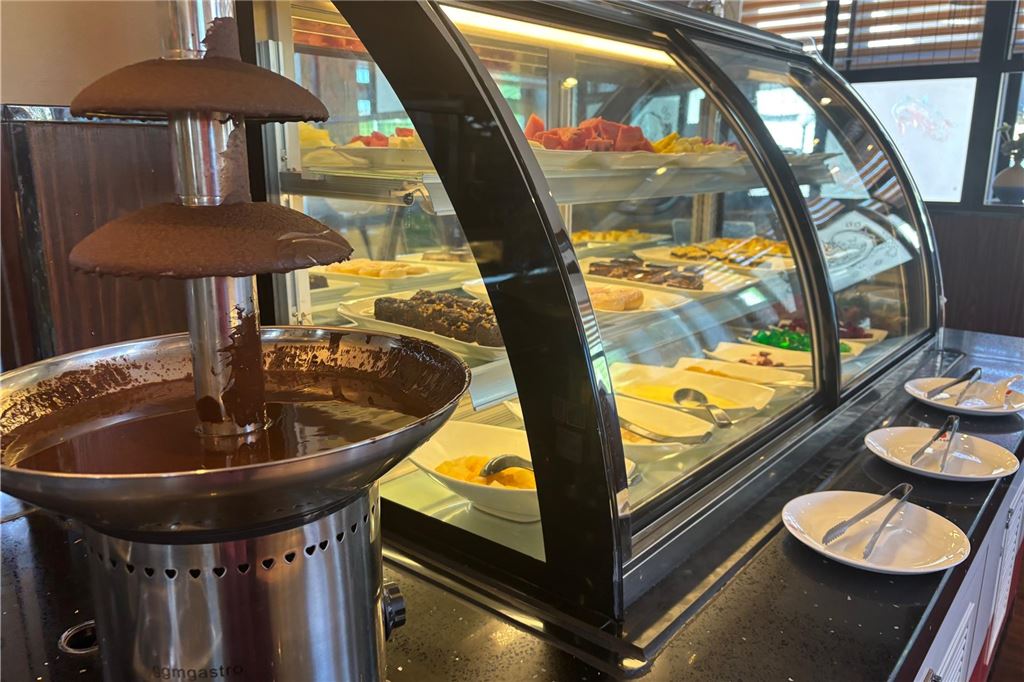 Mittagstisch für 13,90 Euro im Phoenix-Restaurant – Der Test Nachtisch-Buffet im Restaurant "Phoenix" in Schwerte.