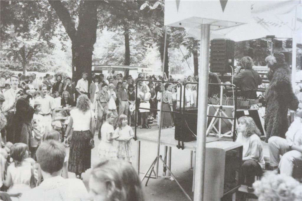 Ostwall war einst Dortmunds Bermuda-Dreieck: Warum von dem Partyviertel nichts mehr übrig ist Das Ostwallfest war Ende der 1980er- und Anfang der 1990er-JAhre Dortmunds größtes Straßenfest. Bis zu 100.000 Besucher strömten am ersten Augustwochenende durch das Viertel und pendelten zwischen Bühnen und Kneipen.