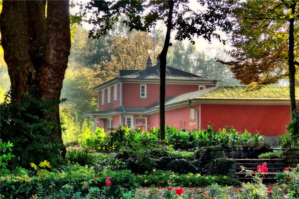 Das sind die schönsten historischen Biergärten im Ruhrgebiet Das Parkbad-Süd in Castrop-Rauxel aus der Luft
