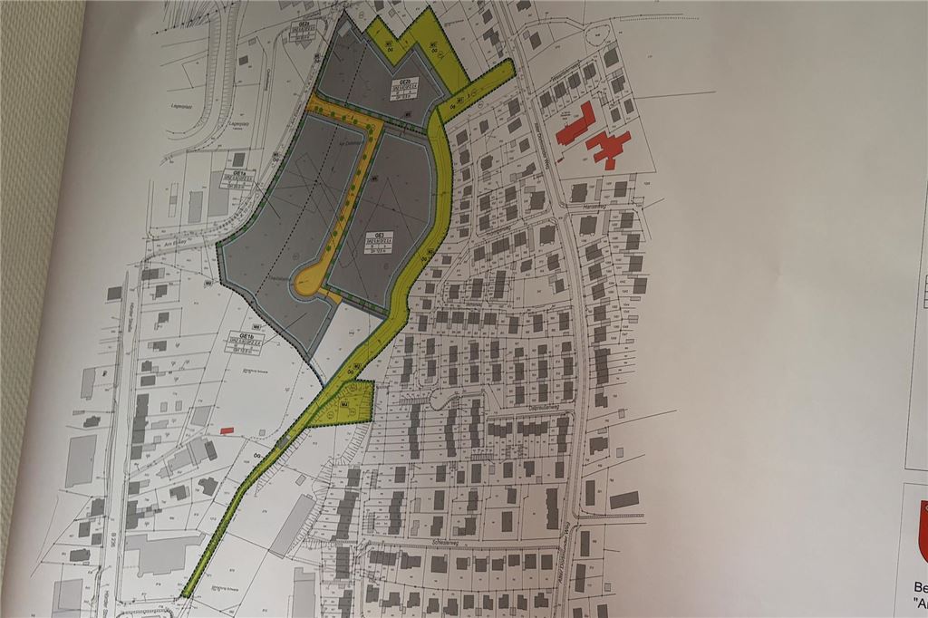 Viele Arbeitsplätze: Pläne für Gewerbegebiet „Am Dohrbaum“ vorgestellt Auf einem Plakat ist das Plangebiet für das neue Gewerbegebiet in Schwerte abgebildet.