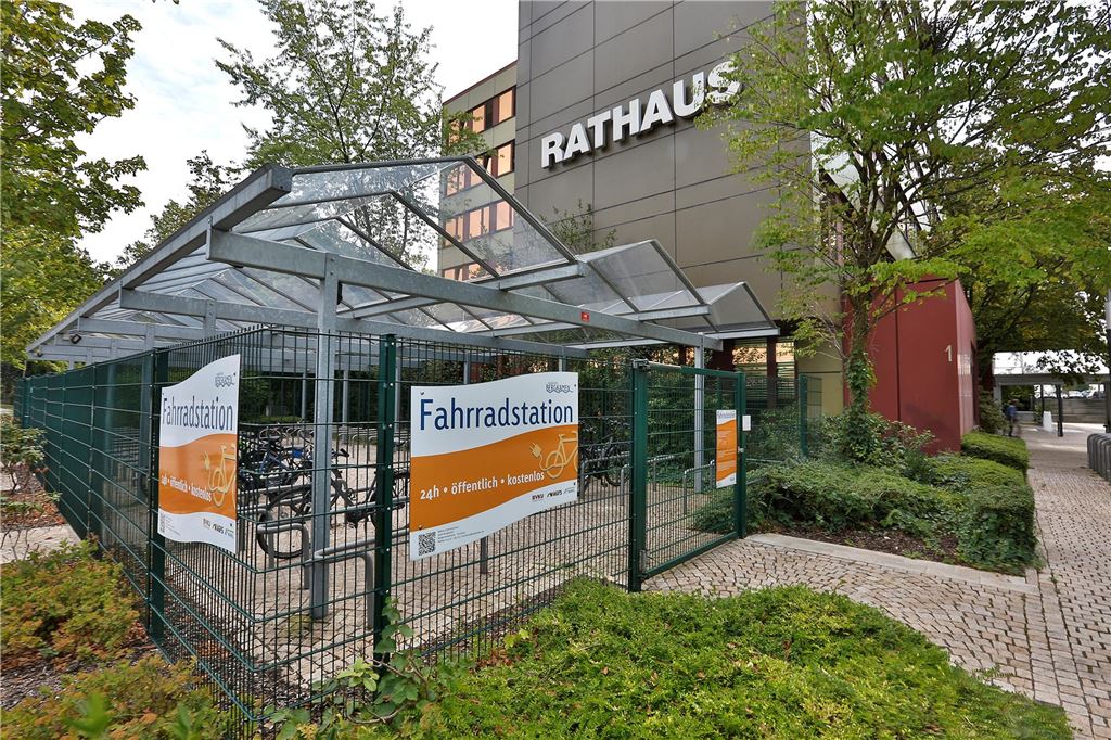 Mobilstationen: Bahnhöfe und Pendlerparkplätze sollen komfortabler werden Das Radparkhaus am Busbahnhof in Bergkamen soll erweitert und modernisiert werden.