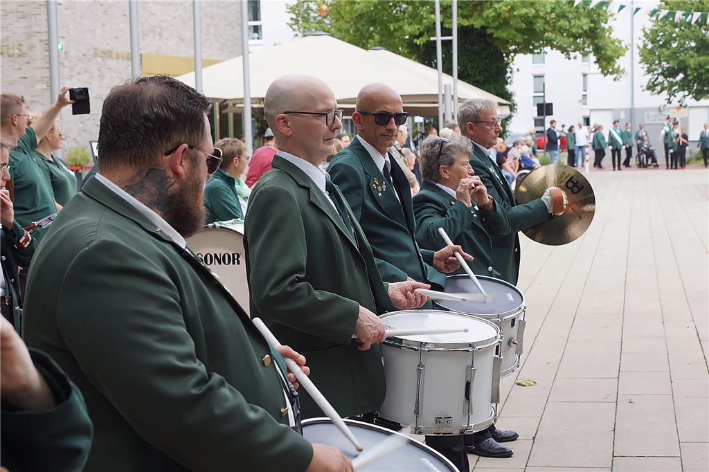 Schützenfest 2025 nicht auf dem Platz von Louviers: „Das tut schon weh“ Holzwickeder Bürgerschützen mit Pauken und Trompeten.