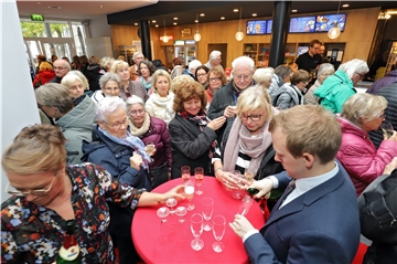 Das Seniorenkino im Kinorama Unna war vor der Corona-Krise ein Besuchermagnet. Jetzt startet das Programm wieder - allerdings ohne den Sektausschank.