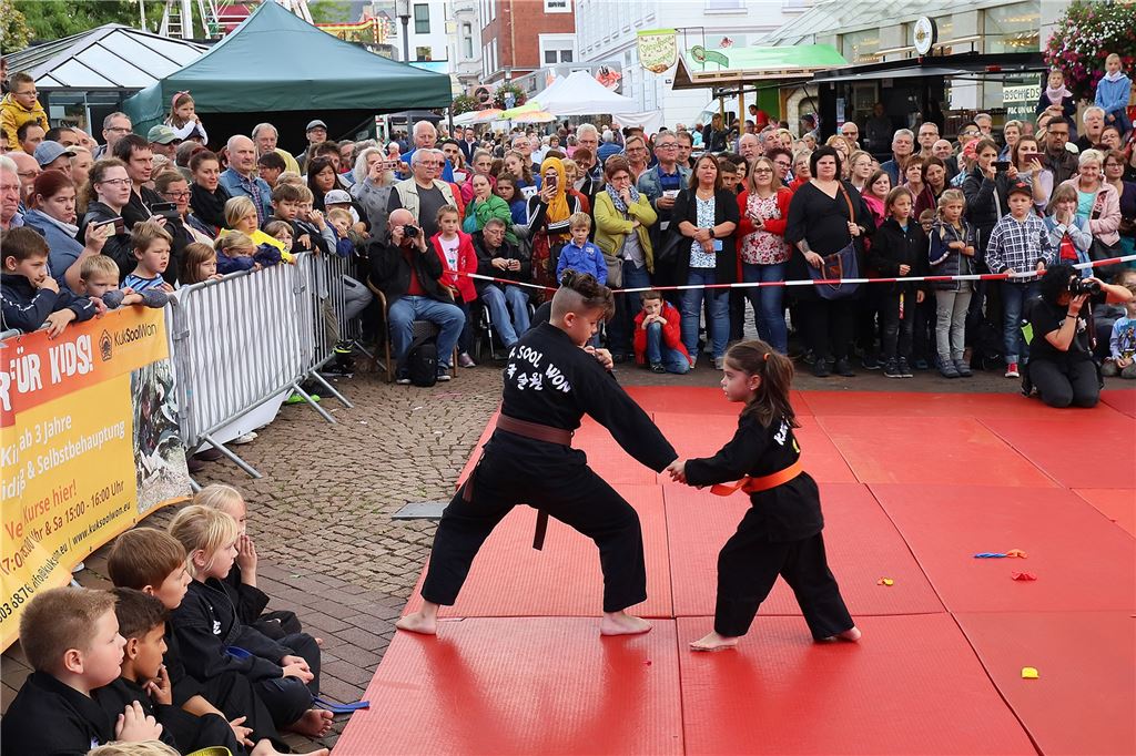37.000 Liter gegen Terror: Unnaer (64) fordert Alternative zu Wassertanks Das Stadtfest in Unna lockt stets viele Besucher an. Das Stadtmarketing schützt sie unter anderem mit Straßenbarrieren.