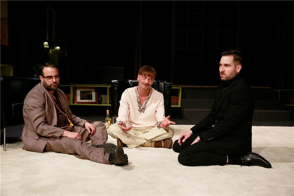 Skurrile Figuren und eine cineastische Inszenierung: „The Party“ Schauspieler des Theater Narrenschiff in Unna spielen das Stück "The Party".