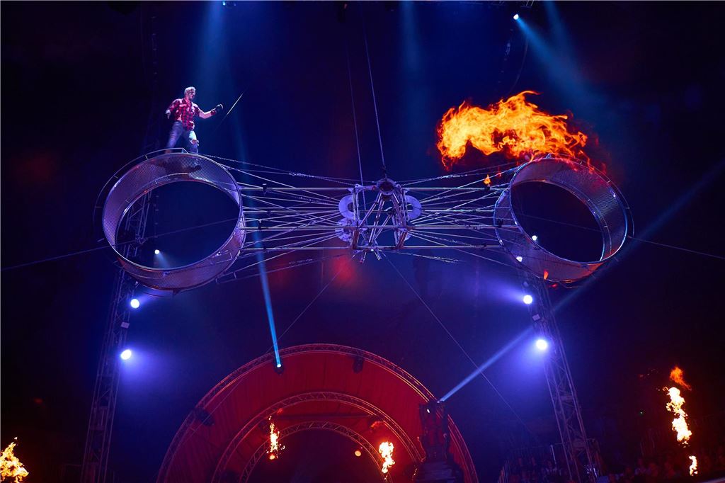 Definitiv kein Kinderzirkus Das Todesrad könnte vielen auch schon von Zirkus Flic Flac bekannt sein.