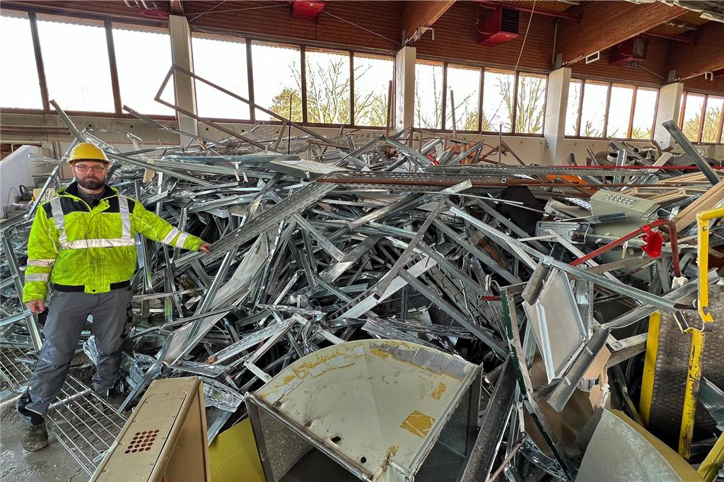 Feuerwehr, Kita oder Schule auf Eishallen-Brache Der Abriss der Eissporthalle hatte im Frühjahr 2023 begonnen.