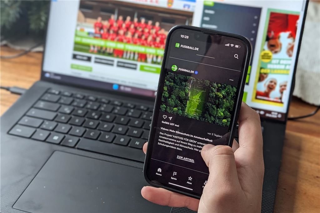 Community trägt Mitschuld am Scheitern von Fussball.de-App: Gebt neuen Dingen eine Chance! Fussball.de ist auf einem Handy geöffnet.