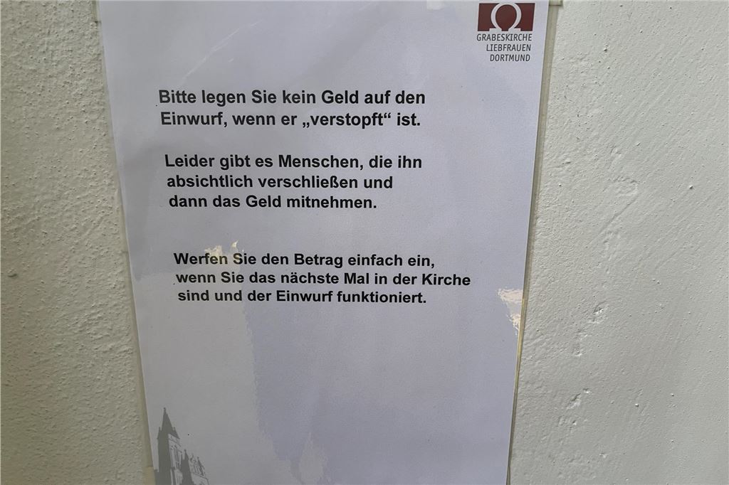 Unbekannte stehlen in Grabeskirche: „Das gehört sich nicht“ Ein Aushang warnt vor Diebstählen