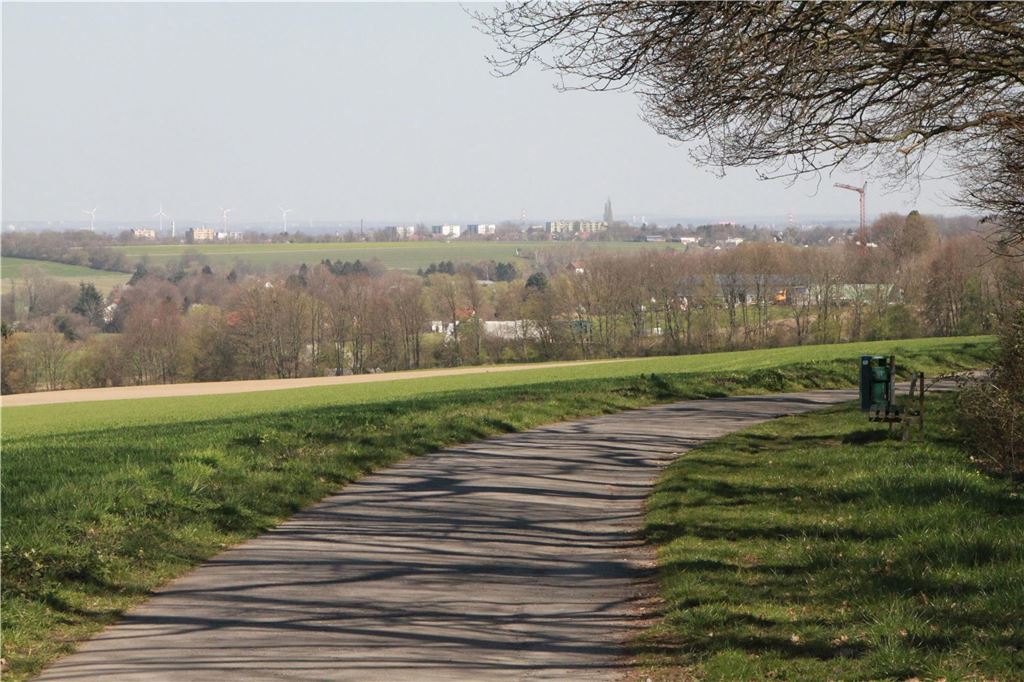 Potenzial für mehr Aufenthaltsqualität bleibt bislang ungenutzt Der Blick vom Stennert aus gen Norden ist bei Spaziergängern beliebt. Sowohl hier als auch in südliche Blickrichtung gen Sauerland würden sich Aussichtsplattformen und Panoramatafeln anbieten.
