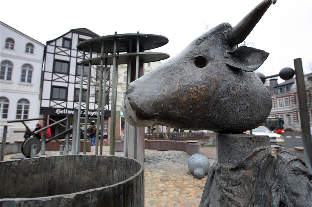 Der Brunne „Die Quelle“ von Gregor Telgmann in Kamen-Mitte am Alten Markt.