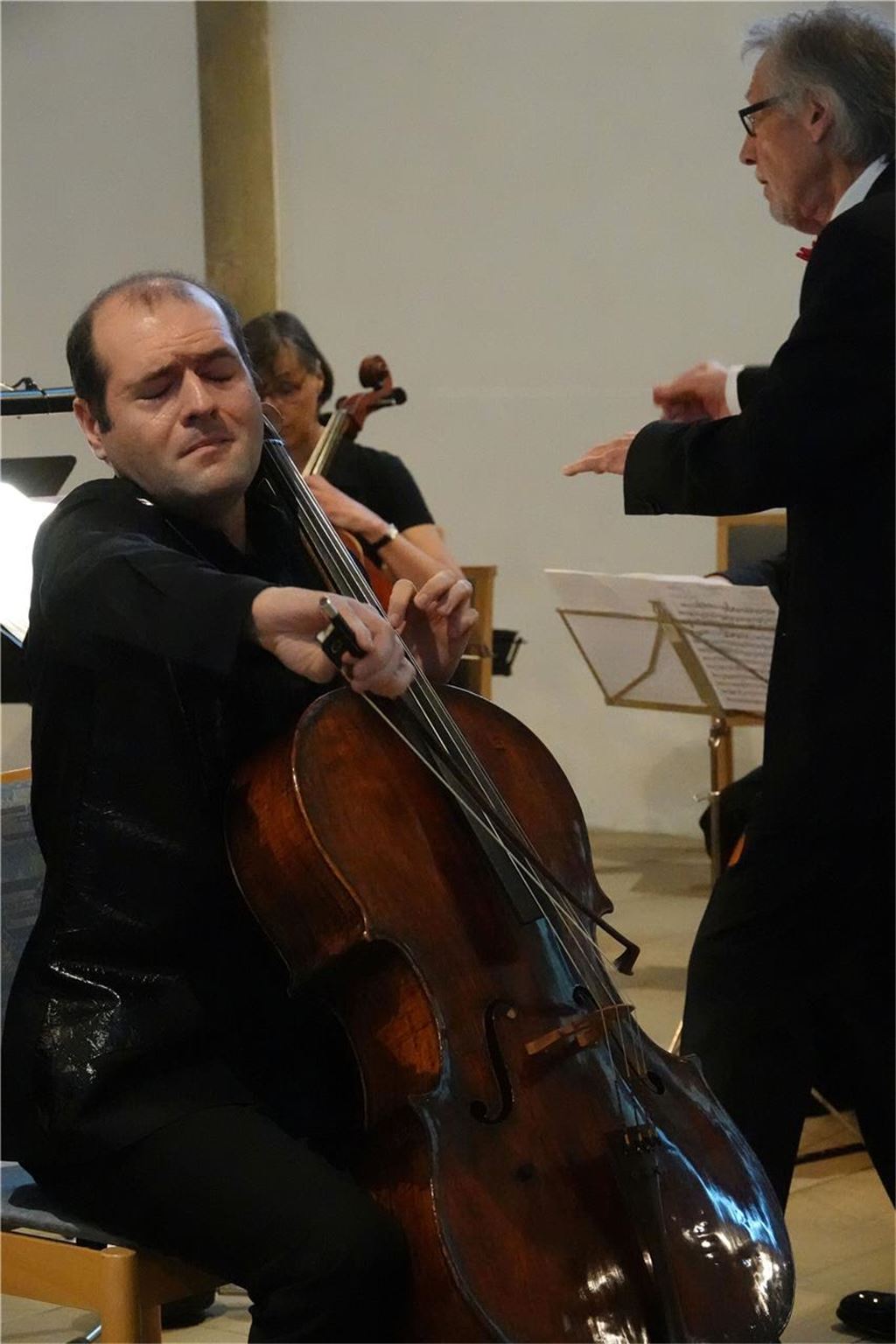 Ruhrstadtorchester übertrifft sich selbst: Spitzenleistung mit herausragenden jungen Solisten Der bulgarische Cellist Alexander Dimitrov bereitet sich an der Uni Münster auf sein Konzertexamen vor und ist verpflichtet für das diesjährige Beethoven-Fest in Bonn.