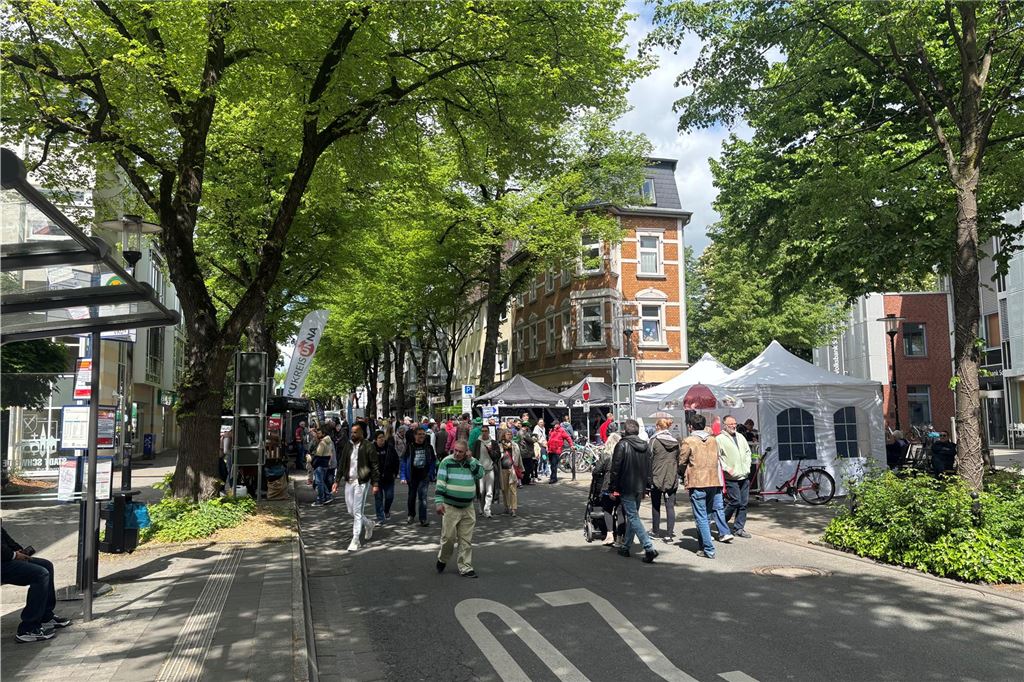 Verkaufsoffener Sonntag in Schwerte: Entspanntes Shoppen am Wochenende Die Rathausstraße der Schwerter Innenstadt.