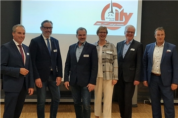 Der eigentliche Vorstand besteht im City-Werbering „nur“ noch aus Peter Zahmel, Thomas Weber, Horst Bresan, Silke Krischer, Thomas Schäfer und Frank Röhr. Doch mit acht themenbezogenen Beiräten sollen die Aufgaben auf mehr Schultern verteilt werden. 