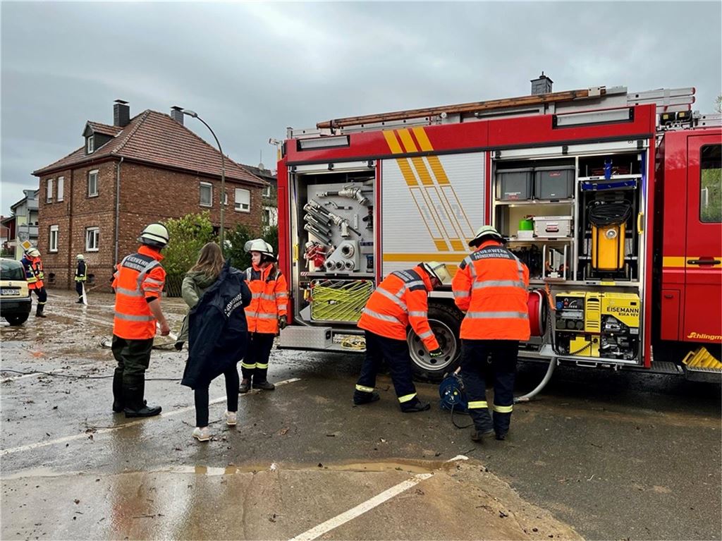 Feuerwehr Einsatz Hochwasser Hauptstraße Dellwig