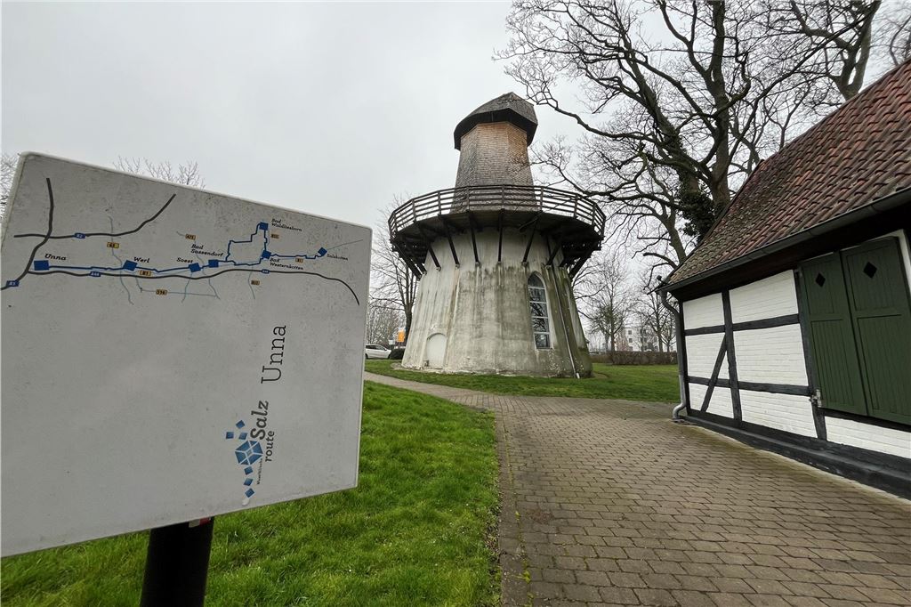 Verfallendes Kleinod: Warum der Kurpark doch eine Nebensache ist Der Friedrichsborn an der Friedrich-Ebert-Straße: Einst förderte die mit Windkraft betriebene Pumpe Sole zu den Gradierwerken, die sich durch Königsborn zogen. Heute ist das Ensemble aus Pumpengebäude und Wärterhäuschen unter anderem Start- und Zielpunkt der Westfälischen Salzroute.