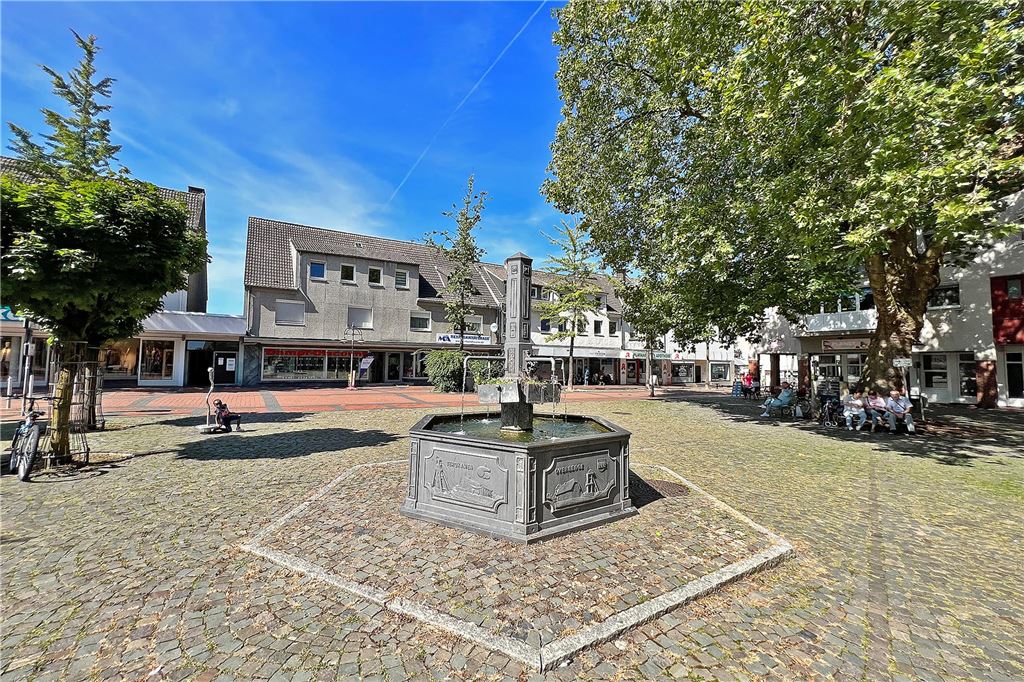 Stadt will Konzept „Bergkamen mittendrin“ mit Eigenmitteln umsetzen Der Herbert-Wehner-Platz am Nordberg mit einem Brunnen in der Mitte.