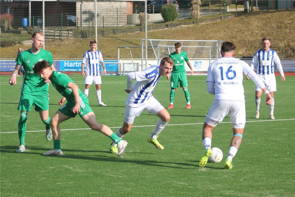 Felix Hacker fällt beim Holzwickeder SC für das Pokalspiel aus Der Holzwickede SC musste sich gegen den TuS Erndtebrück mit einem 2:2 zufrieden geben. Wobei das Unentschieden auch einen faden Beigeschmack hatte.