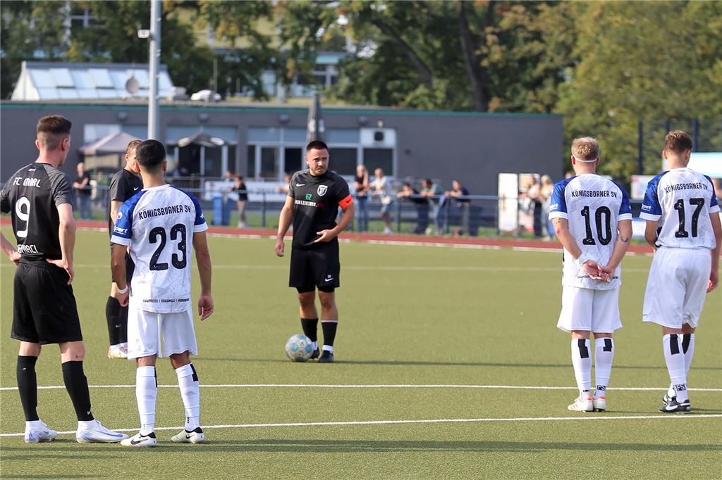 FC Marl entreißt Königsborner SV Sieg in der Schlussphase Der Kapitän schreitet zur Tat: Kim Völkel vor dem Freistoßtreffer zum 1:2.