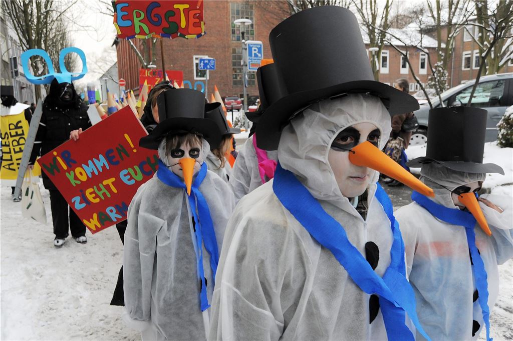 Rosenmontagszug der Schwerter Schulen.