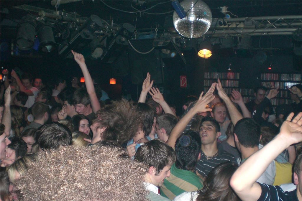 Legenden des Nachtlebens: Diese Clubs und Bars hat Dortmund verloren Party in der ehemaligen Dortmunder Disko "Im Keller".