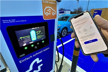 Der neue Schnellladepark im Kamen-Karree fühlt sich ein bisschen an wie Zukunft. Elektromobilisten können dort ihre Wagen verhältnismäßig schnell aufladen.