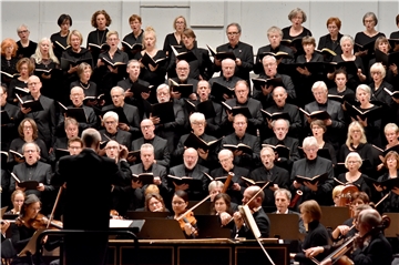 Der Oratorienchor und die Konzertgeselschaft Schwerte führten brachten Haydns Oratorium „Die Schöpfung“ zu Gehör. Die Chorgemeinschaft bot, unterstützt von der neuen Philharmonie Westfalen, ein nahezu perfektes Konzert.