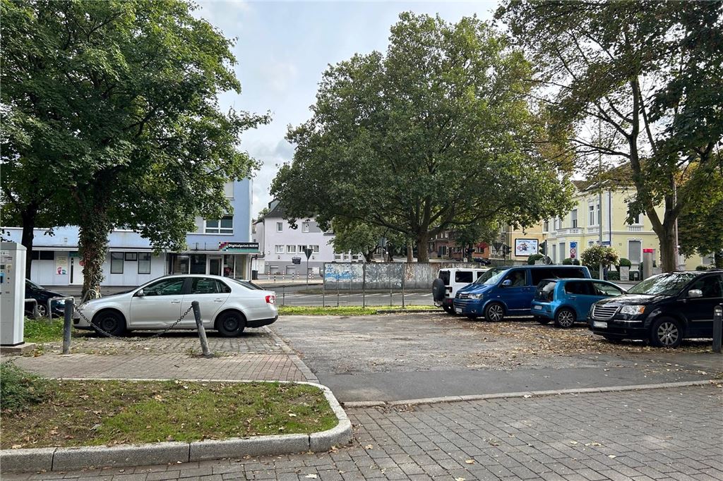 FDP-Politik „für das Auto“: In Unna eher mit Augenmaß Auf einem Parkplatz in Unna stehen Autos