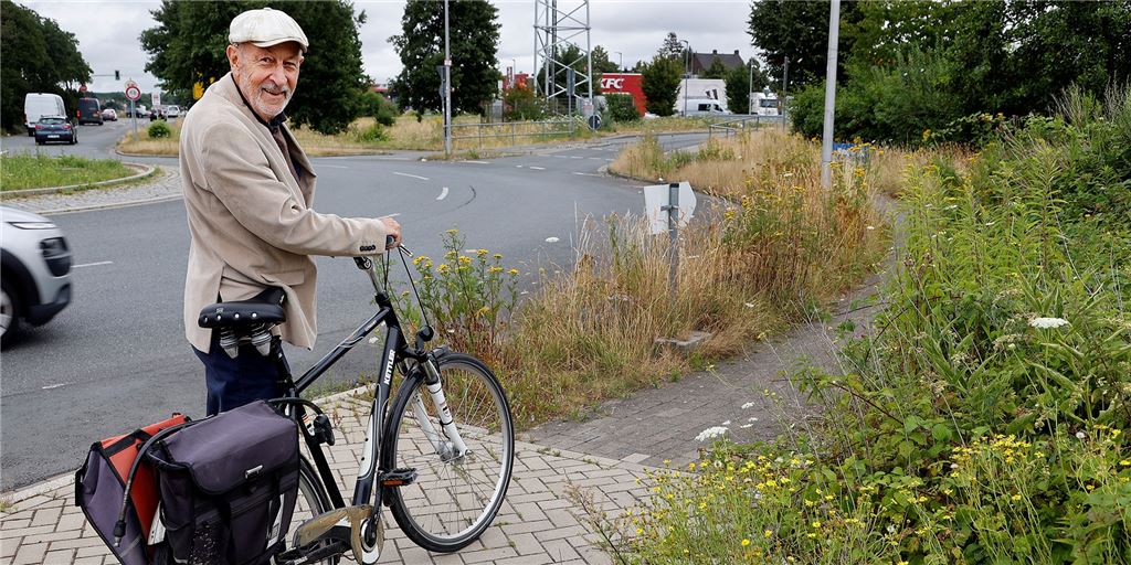 Verkorkster Kreisel bei Ikea: Mehr Durcheinander für Radler geht nicht Der Radweg endet hier, wie auch die ungezügelt wuchernden Wildkräuter anzeigen. Statt abgeschirmt vom Verkehr zu radeln, muss Klaus Holzer jetzt hinein in den des viel befahrenen Kreisverkehr. Oder schieben.
