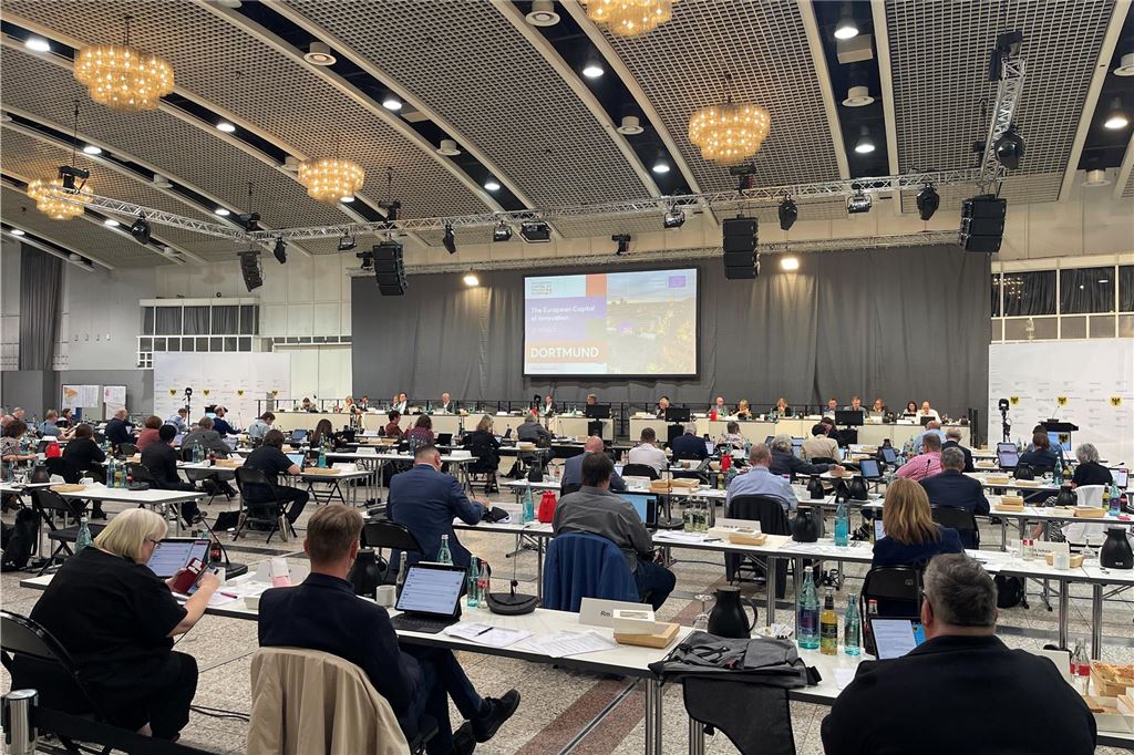 Reaktionen aus dem Rat auf die Zentrale Flüchtlingsunterkunft Blick in die letzte Ratssitzung.