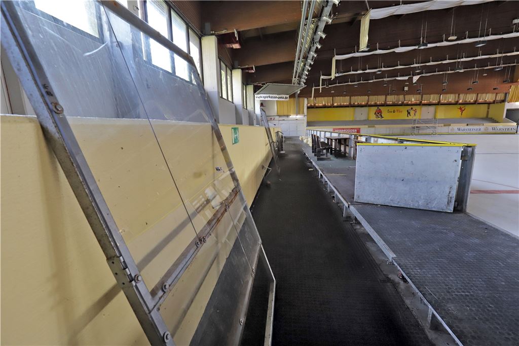 Eishalle Unna wird 2020 nicht wieder öffnen Der Sanierungsbedarf der Eishalle ist groß. Um die Sanierung koordiniert angehen zu können, sollen ein bis zwei Projektplaner beauftragt werden. Diese werden gerade gesucht.