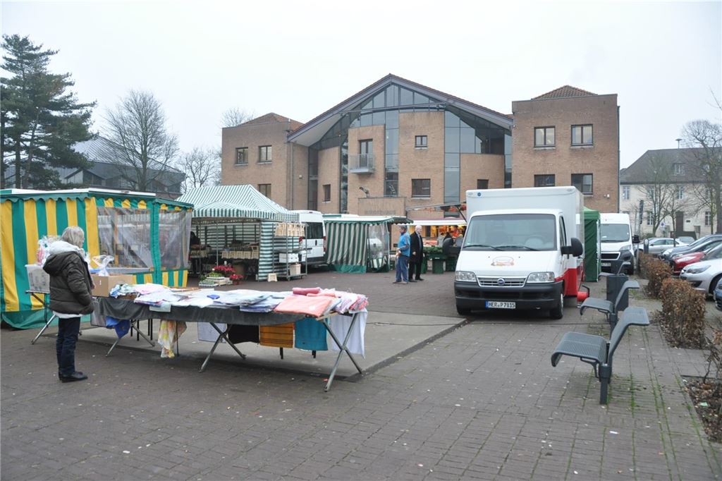 Zukunft des Wochenmarkts am Dienstag ist fraglich: Nur zwei Stände bleiben Der Selmer Wochenmarkt ist relativ klein, hat aber freitags noch ein ziemlich großes Angebot. Dienstags sieht es aktuell anders aus.