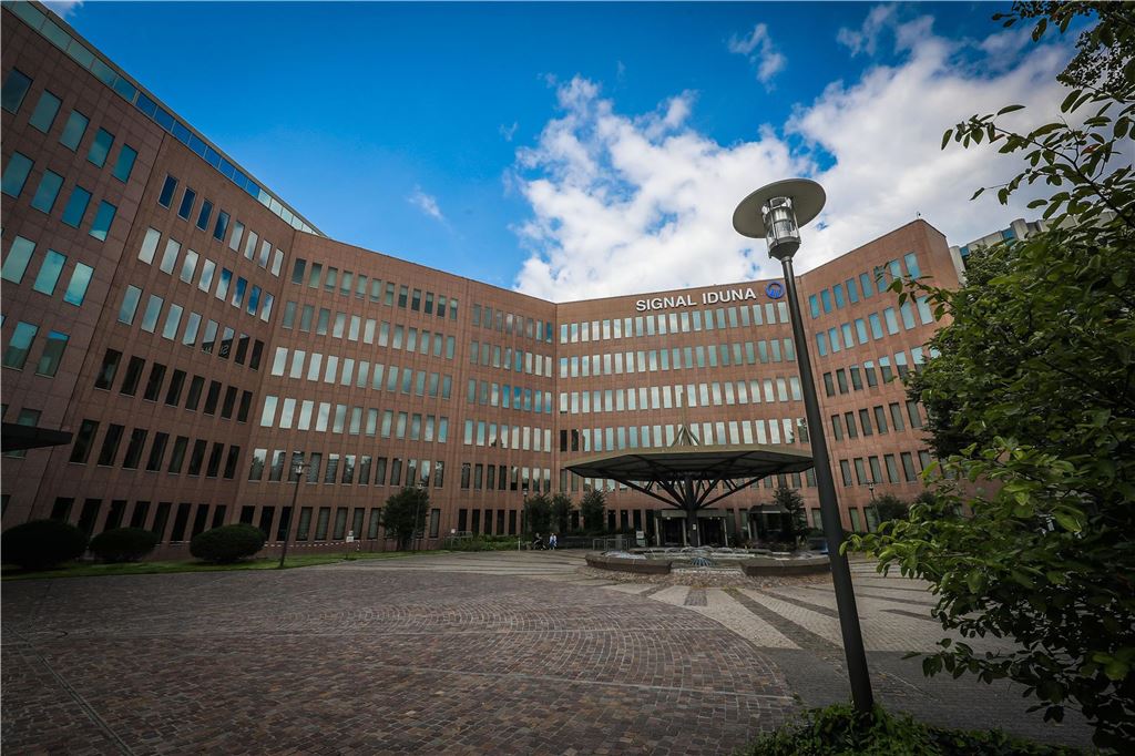 Was tun namhafte Arbeitgeber in Dortmund für junge Familien? Der Sitz von Signal Iduna in Dortmund.
