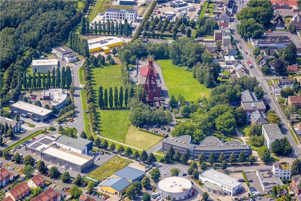 Große Firma umgezogen: „Nachvermietung ist eine Herausforderung“ Der Technopark Kamen mit Förderturm, Gründerzentrum und weiteren Firmenhallen.