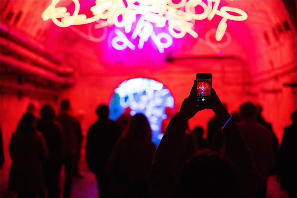 Lichtkunst vor ungewisser Zukunft: Trägerverein droht mit Kündigung Keith Sonniers "Tunnel of Tears" zählt zu den beliebtesten Fotomotiven im Zentrum für internationale Lichtkunst in Unna.