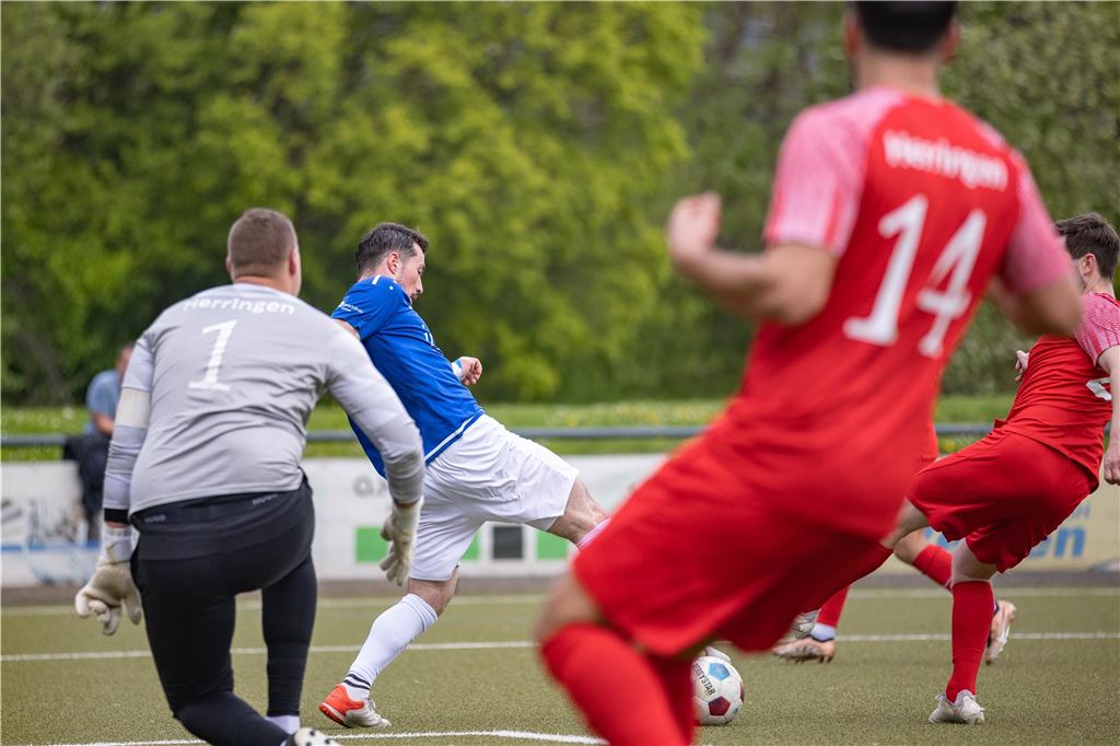 Der VfL Kamen gab sich gegen den SVF Herringen keine Blöße. Hier gibt es die besten Bilder.