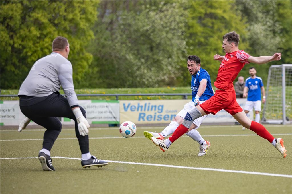 Der VfL Kamen gab sich gegen den SVF Herringen keine Blöße. Hier gibt es die besten Bilder.