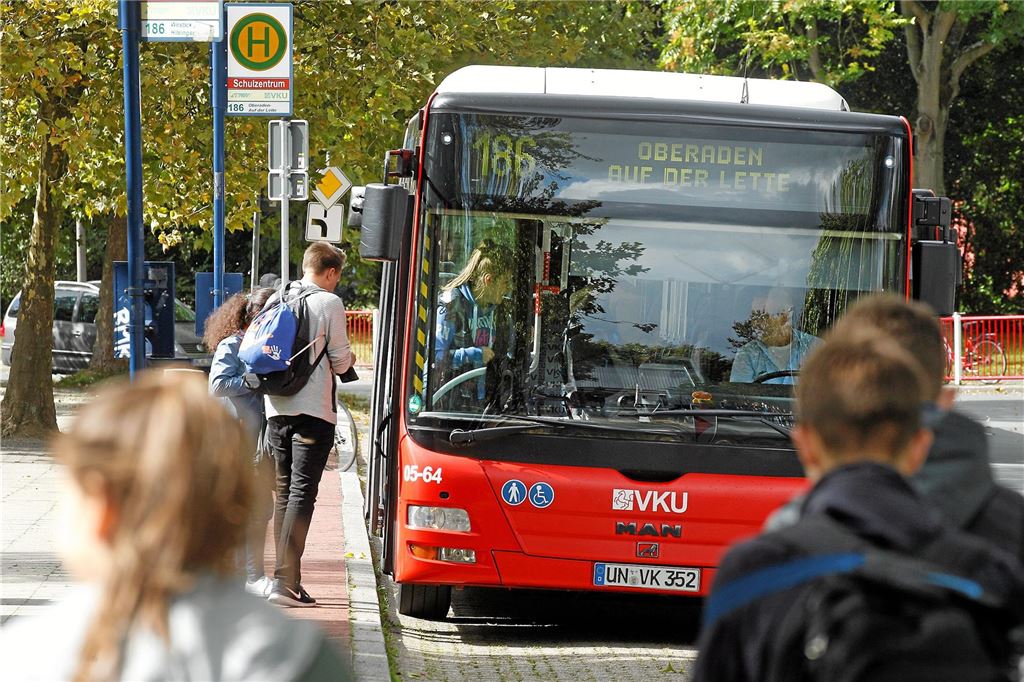 Verwirrung um Schulbusse an der Willy-Brandt-Gesamtschule Ein Schulbus der VKU.