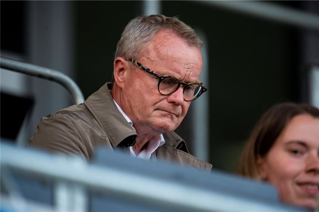 Brisantes Milliardengeschäft auf Wettportalen mit Amateurfußball: Spiele in Westfalen betroffenBrisantes Milliardengeschäft auf Wettportalen aufgedeckt: Amateurfußball in Westfalen betroffen Der Vorsitzende des FLVW, Manfred Schnieders, möchte die Vereine über die Gefahren der Wettportale aufklären.