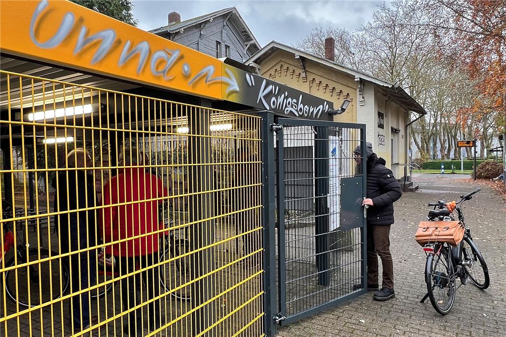 Neue Radstation: Königsborner Fahrradkäfig öffnet sich per Chip Der Zugang zur Radstation öffnet sich, wenn man einen Chip vor einen Sensor an der Tür hält.