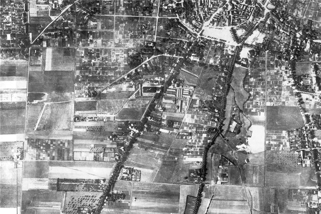 Sportgeschichte weicht Bildungszukunft: Wandel am Brockhaus-Sportplatz Luftbild des Regionalverbands Ruhr aus den Jahren 1925 bis 1930: Die Aufnahme zeigt den Bereich rund um das Stadion am Hertinger Tor in Unna.