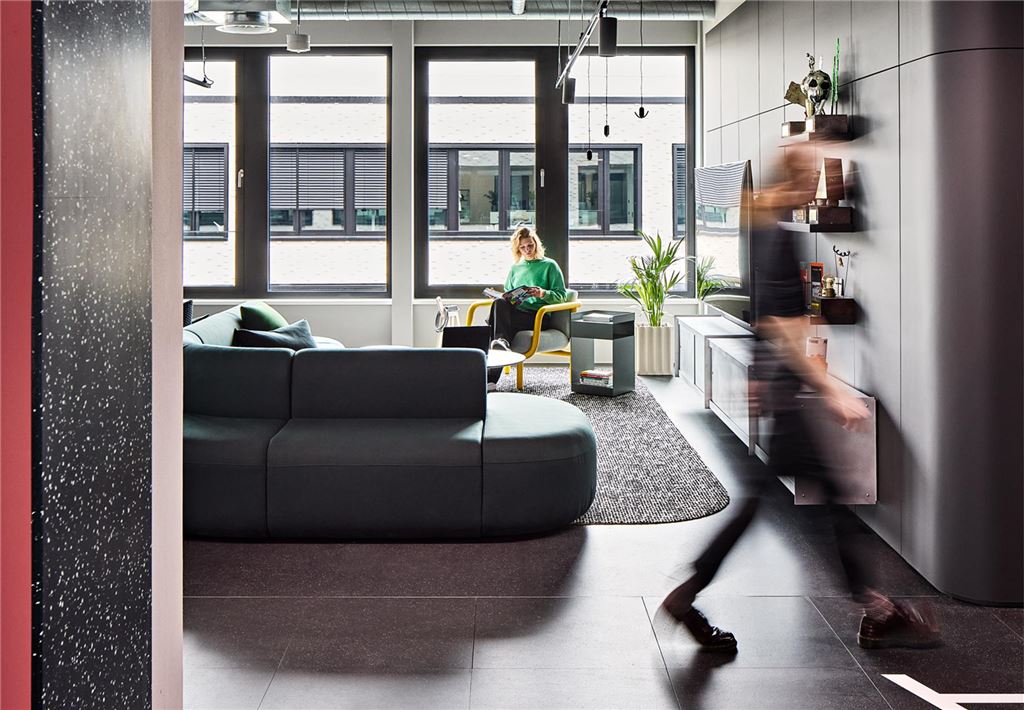 Zalando verlässt den Phoenix-See: „Dortmund bleibt wichtiger Standort“ Die Arbeitsumgebung bei Zalando im neuen SKOffice an der B1 in Dortmund ist modern und stylisch.
