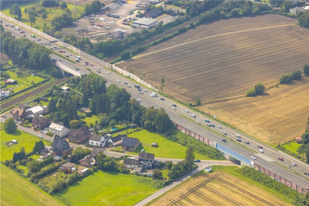Die Autobahn A1 verläuft nahe des Afferder Wegs in Unna.